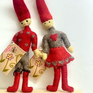 Én Gry & Sif Mrs. & Mr. are the cutest addition to your Christmas decor.